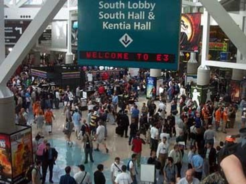 Esta foto antigua, de mi primer E3 en 2004, muestra las multitudes que los asistentes esperaban enfrentar durante tres días seguidos.