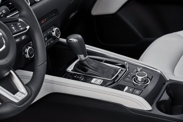 Mazda S Move Upmarket With The 2017 Cx 5 Ars Technica If You Don T Like Using The Infotainment System S Touchscreen There Are Hard Controls Behind Shifter