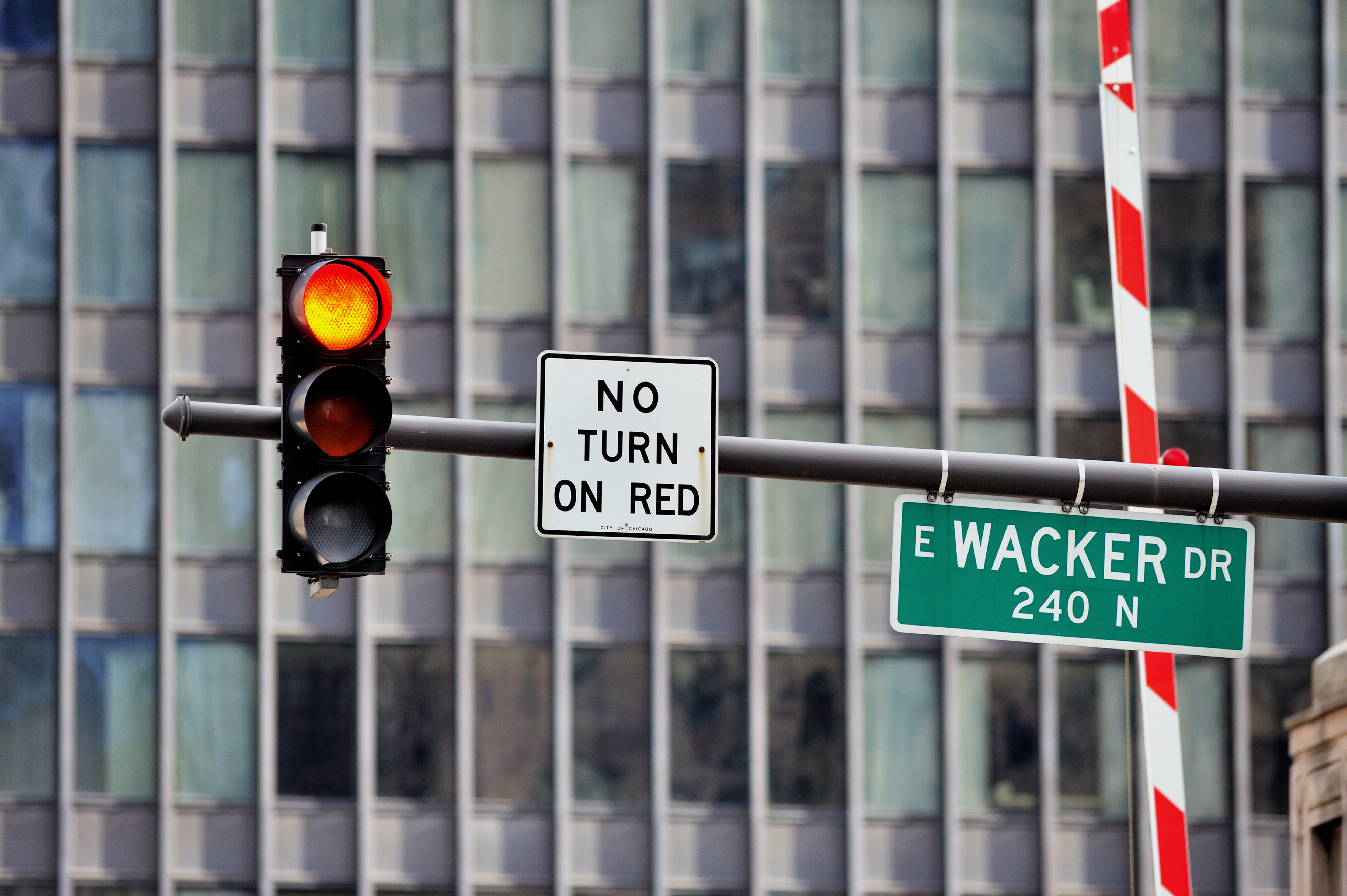 Red-light camera grace period goes from 0.1 to 0.3 seconds, Chicago lose $17M Ars