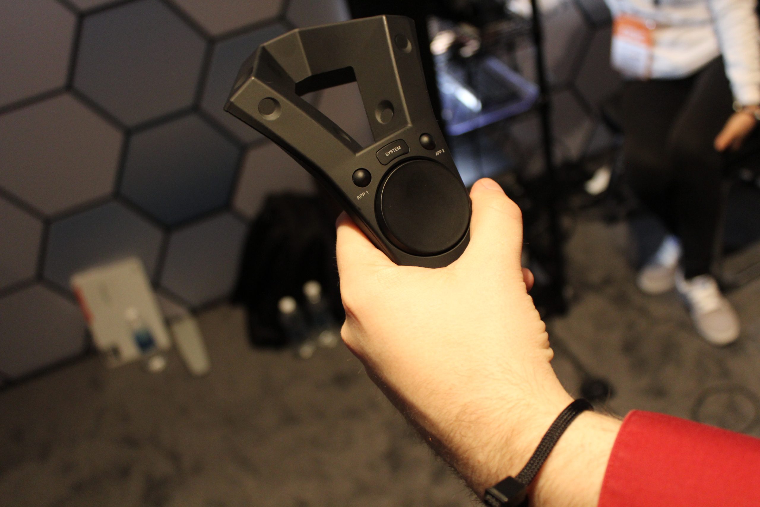 Steamvr Hand Rig Hands-on with LG’s high-res, more comfortable SteamVR prototype - Ars ...