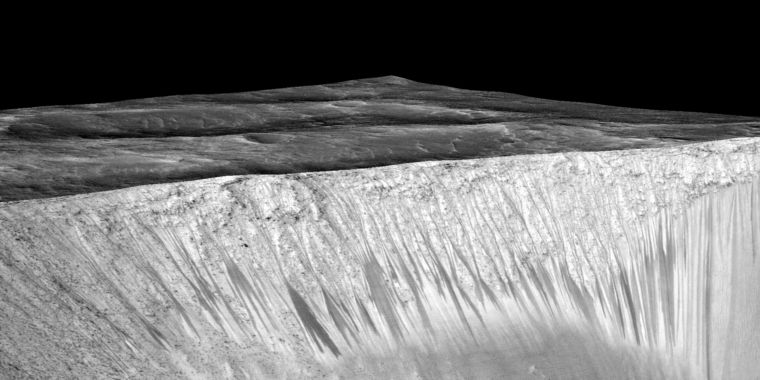 photo of Streaks on Martian slopes might not be caused by water image