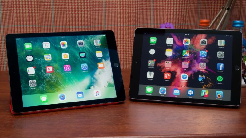 The iPad Air 2 (left) next to the iPad Air (right).