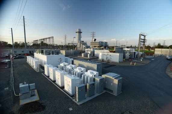 New hybrid plant combines batteries with gas turbine to cut pollution 60%