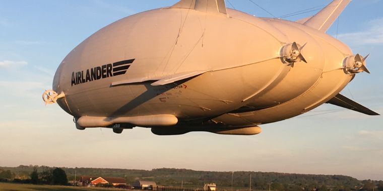 Airlander 10, world’s largest aircraft, takes to the skies | Ars Technica