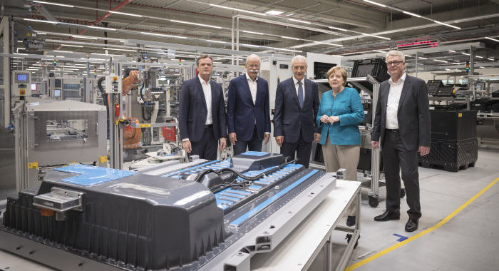 Blændende Fradrage bønner Daimler begins construction on a $562 million lithium-ion battery factory  in Germany | Ars Technica