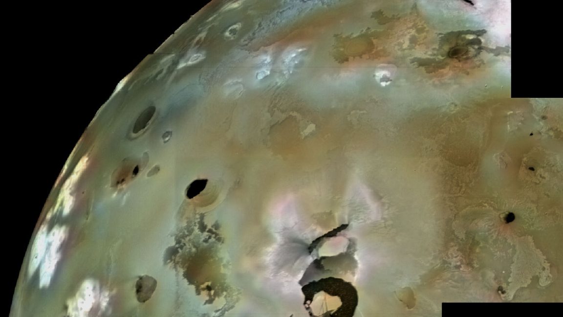 Solar Lava Color Watching two waves of hot lava in the Solar System’s largest volcano ...