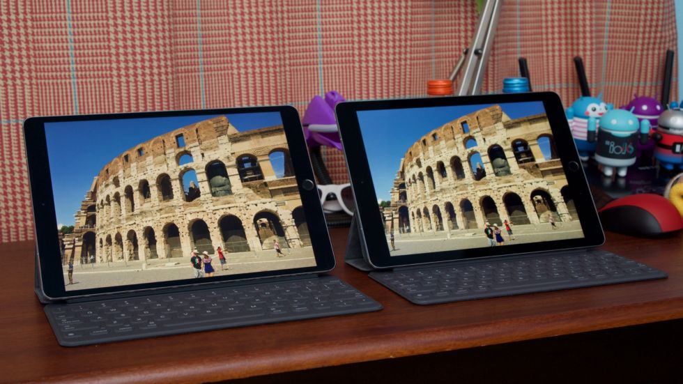 The 10.5-inch (left) and 9.7-inch iPad Pros.