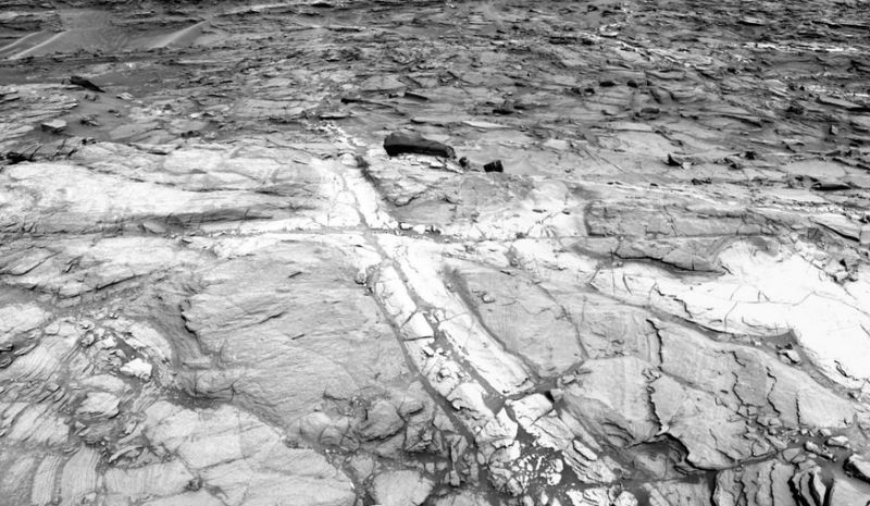 This fracture with discoloration may indicate groundwater intrusion later in Gale Crater's history.