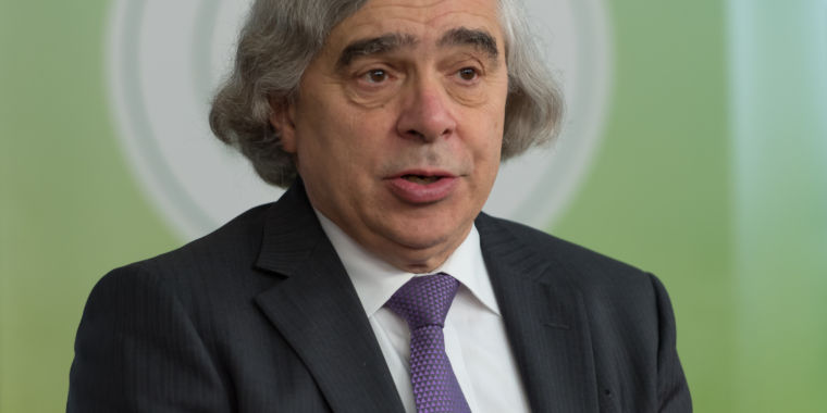 Obama’s Energy Secretary is starting a low-carbon energy think tank