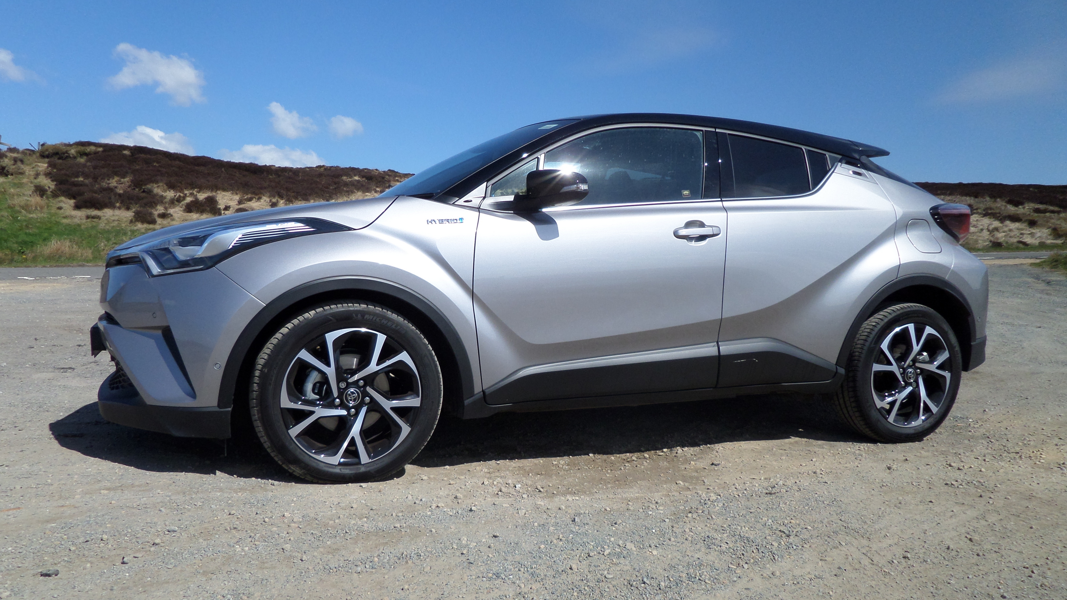 erotisk identifikation ribben Review: The Toyota C-HR Hybrid is a mass-market vehicle with panache | Ars  Technica