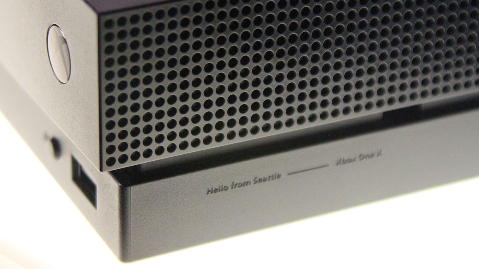 Gallery: Our first up-close look at one Xbox One X... box - Ars Technica