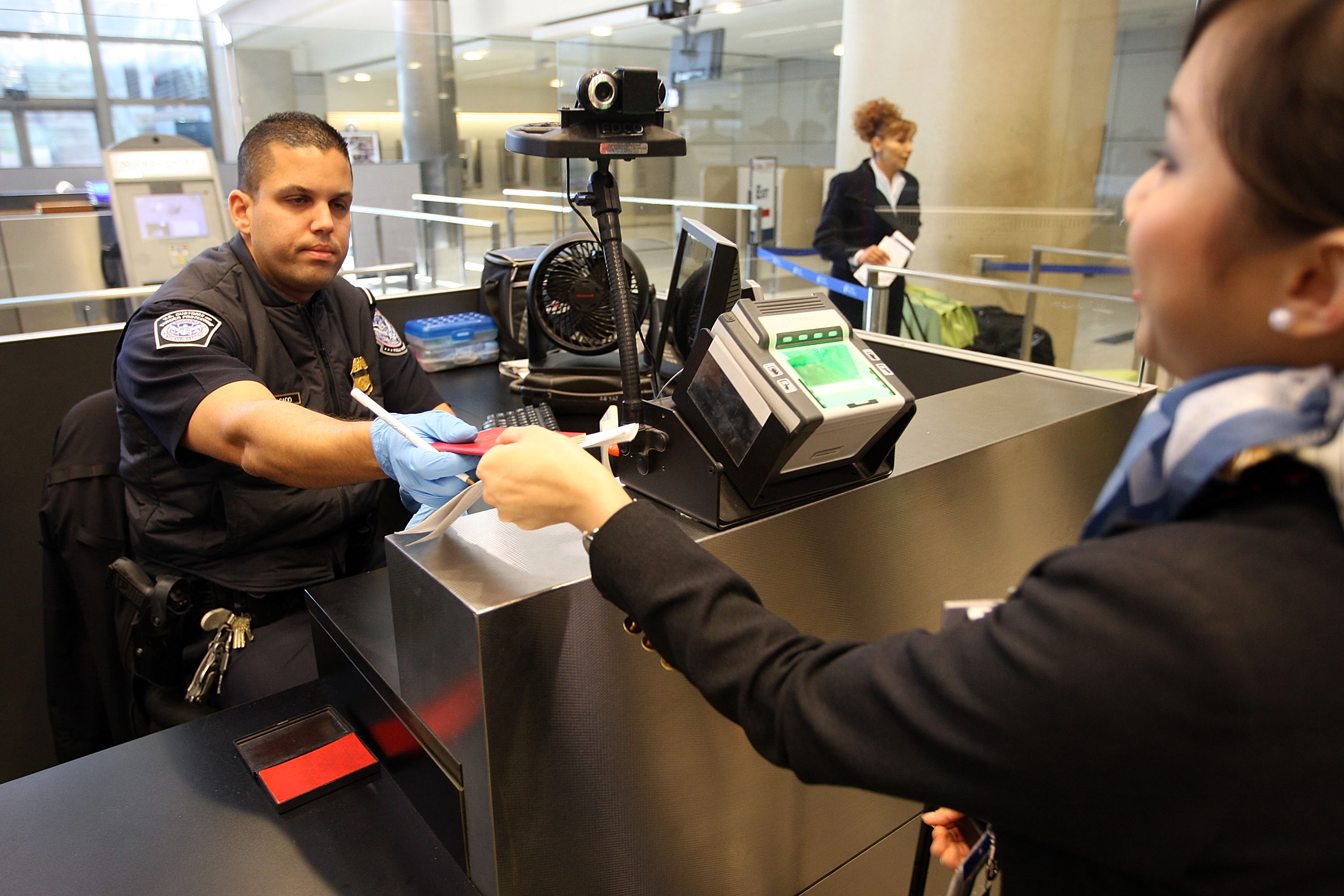 US border agents: We won't search data “located solely on remote servers” | Ars Technica