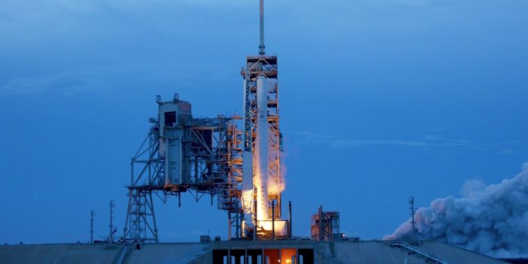 SpaceX scrubs Sunday launch attempt, will likely try again Monday | Ars ...