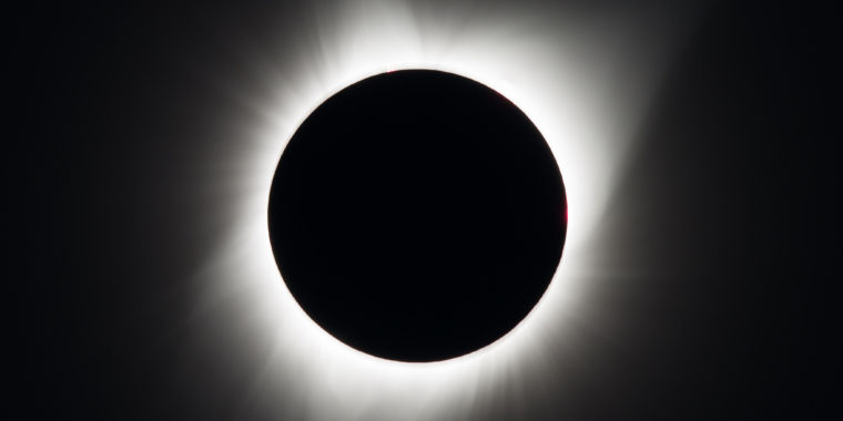 The solar eclipse produced some fantastic photos—here are our favorites ...