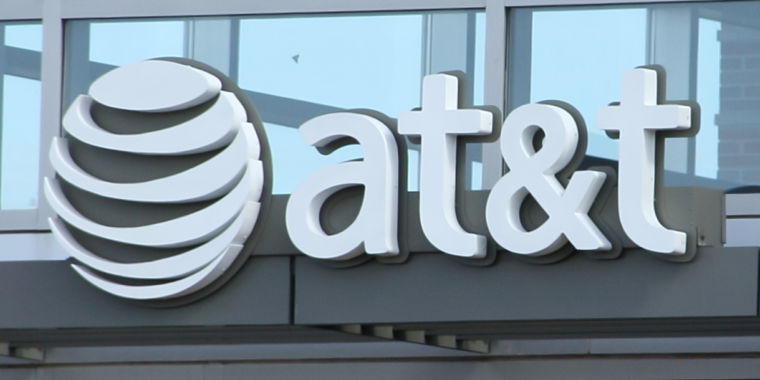 photo of Sorry, AT&T: Judge says throttled customers can pursue class action image