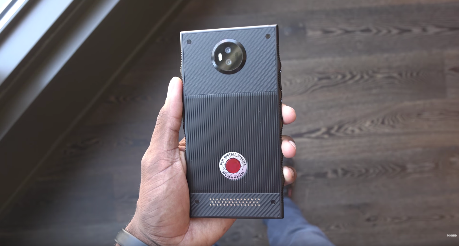 Red Hydrogen phone gets a video preview: It’s big—very big | Ars Technica