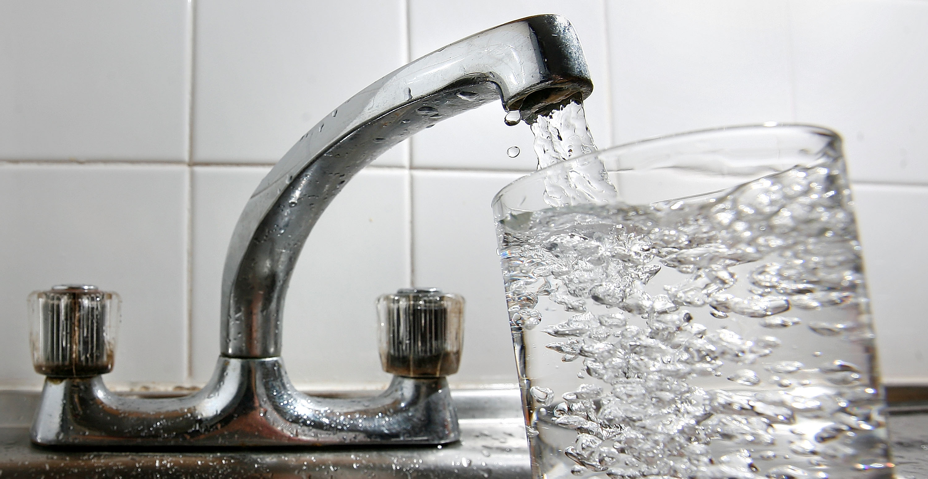 mineral-water-vs-tap-water-difference-and-comparison-diffen