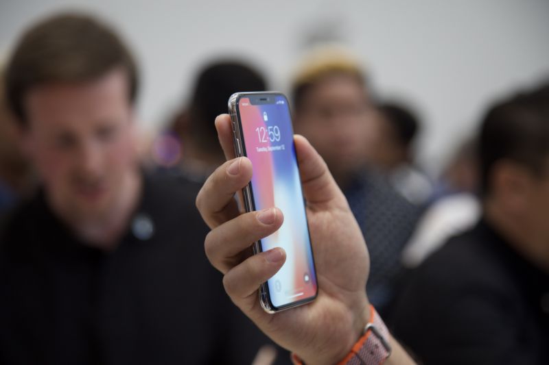 Hands on with the iPhone X: OLED and HDR outshine the other features ...