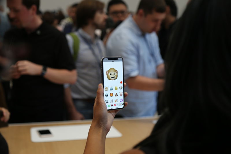 Apple calls report of reduced iPhone X Face ID specs “completely false”