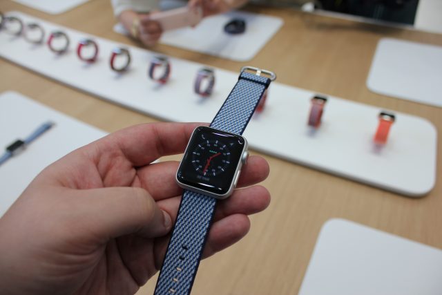 Apple acknowledges connection issue with new Apple Watch | Ars