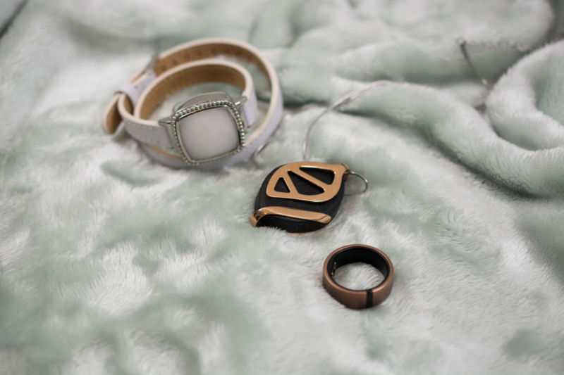 Smart jewelry tested: do beautiful devices have the brains to compete?