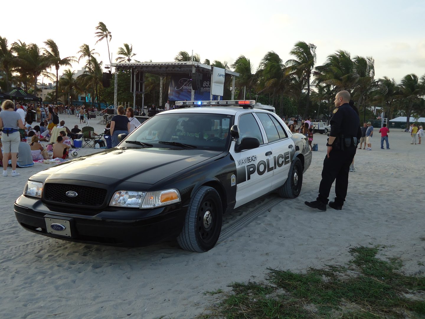 Miami Beach cops arrest man for Twitter parody of police spokesman ...
