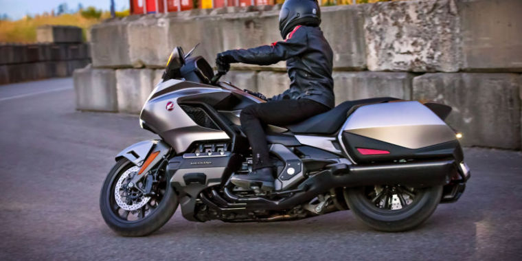 The first motorcycle to use Apple CarPlay has been announced | Ars Technica