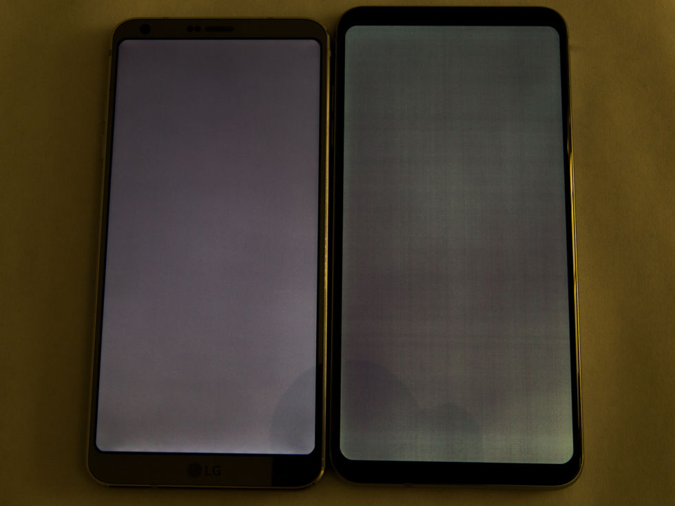 That's the LCD equipped LG G6 on the left, and the V30 on the right, both showing a solid grey image. The photo processing here aims to exaggerate the clarity difference for the camera—in reality, the effect is more subtle.