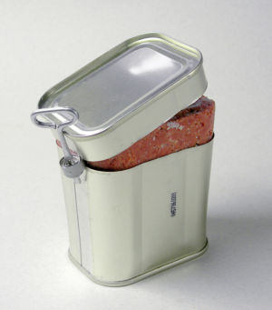 A typical late-19th-century-style tin of corned beef with a key (beef pictured is not actually from the 19th century).