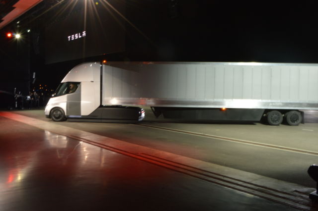 A First Look At Teslas Promised Electric Semi Ars Technica