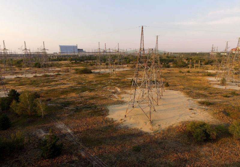 In this aerial view electricity pylons stand near the new enclosure built over reactor number four at the Chernobyl nuclear power plant on August 19, 2017 near Chernobyl, Ukraine. (Photo by Sean Gallup/Getty Images)