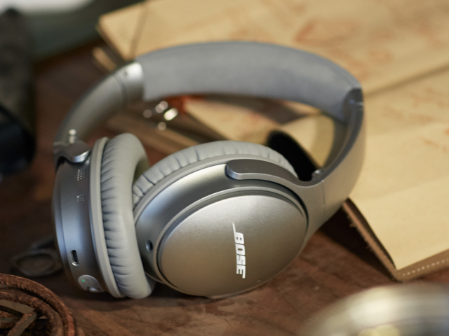 Bose's QuietComfort 35 would likely be in the crosshairs of Apple's reportedly high-end noise-cancelling headphones. 