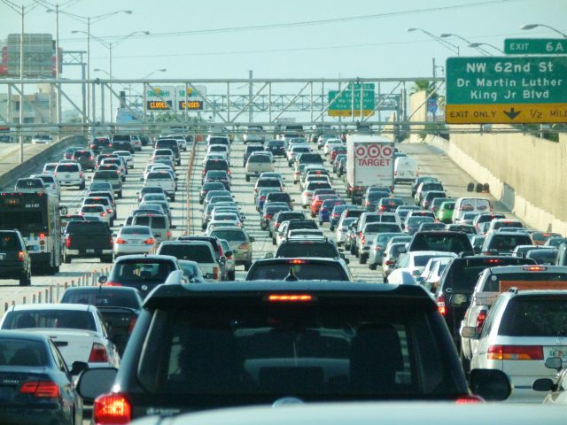 Miami_traffic_jam_I-95_North_rush_hour-6