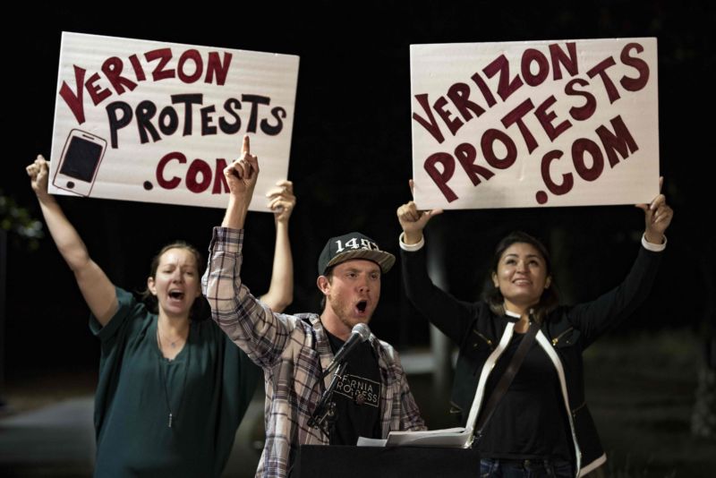 Supporters of net neutrality protest outside a Federal Building in Los Angeles, California on November 28, 2017.