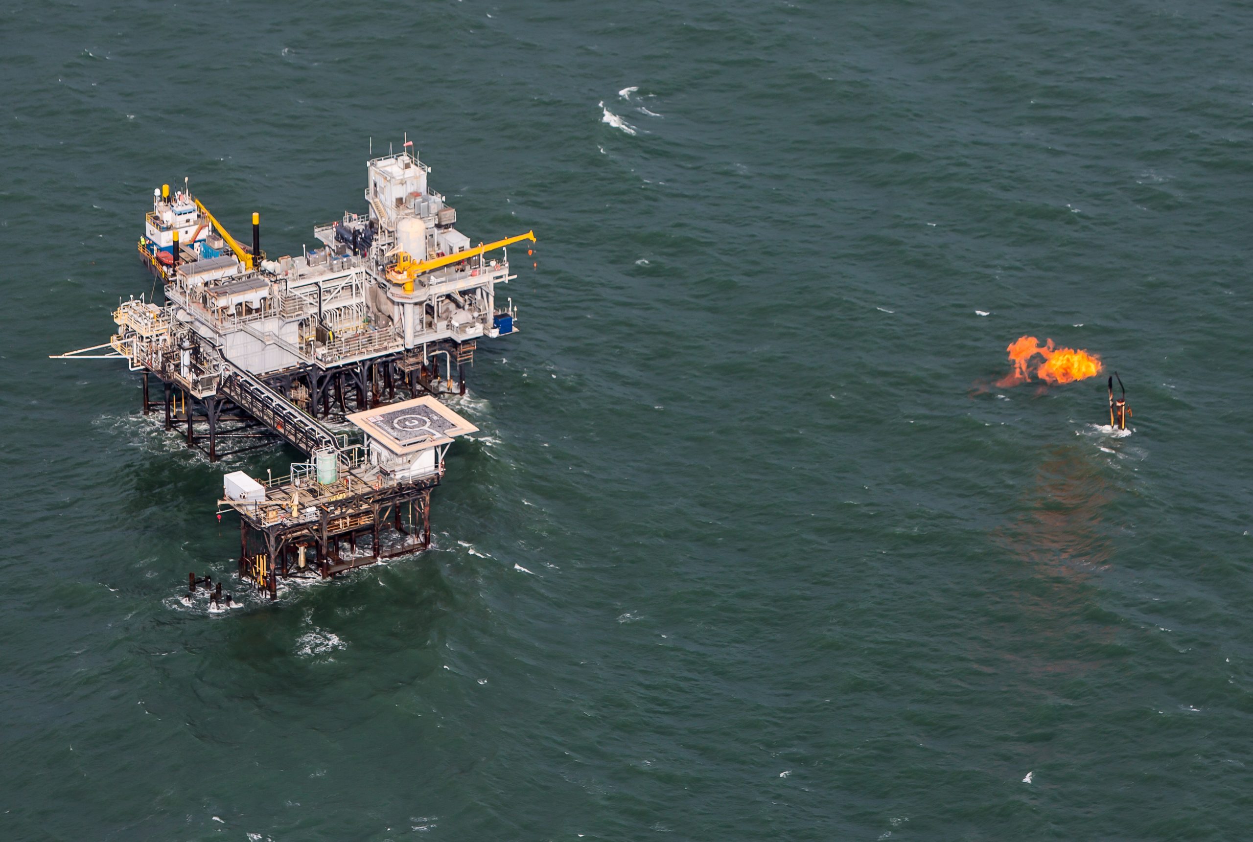 Platforma wiertnicza na oceanie