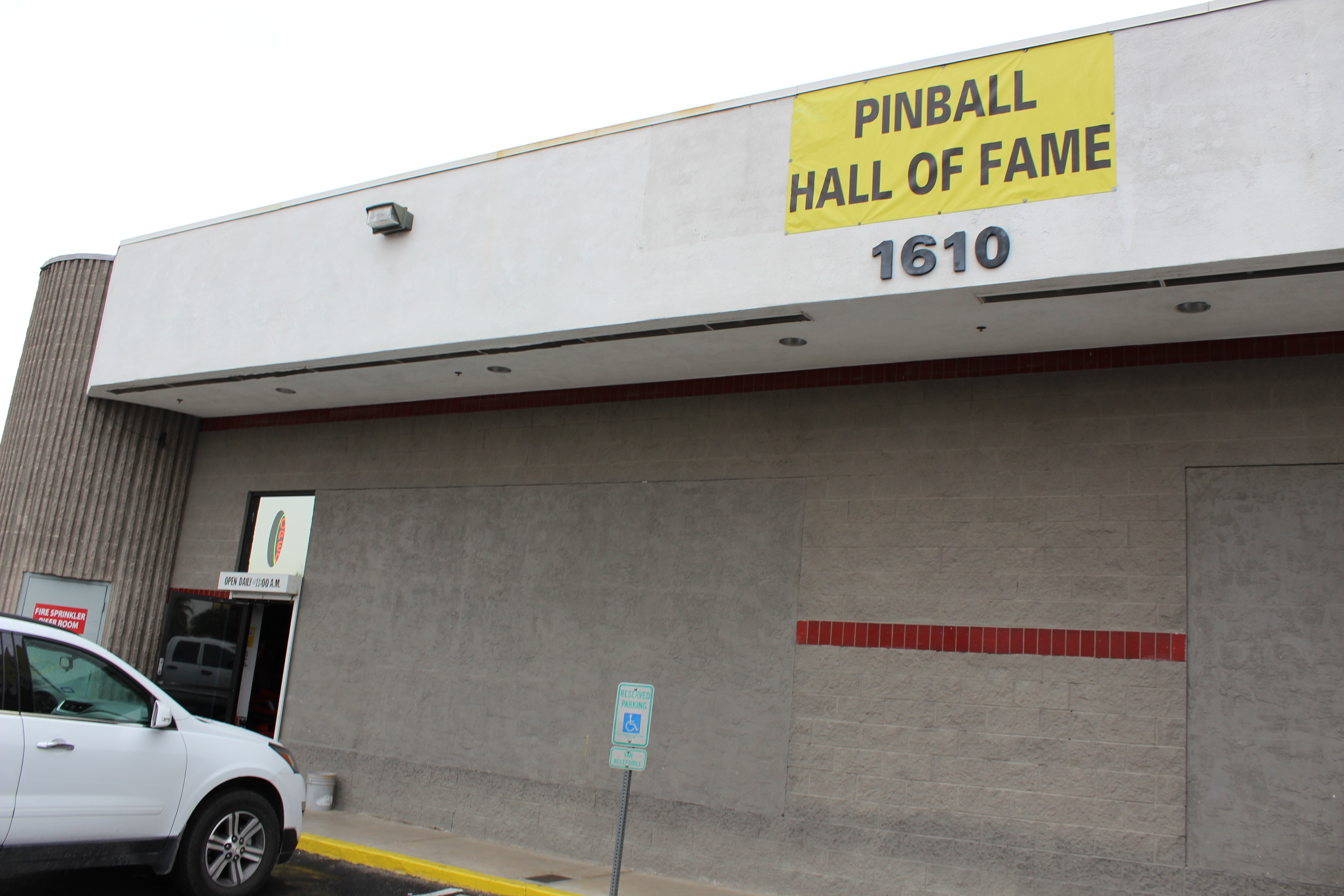 The Vegas Pinball Hall of Fame astounds us with a huge, rare collection
