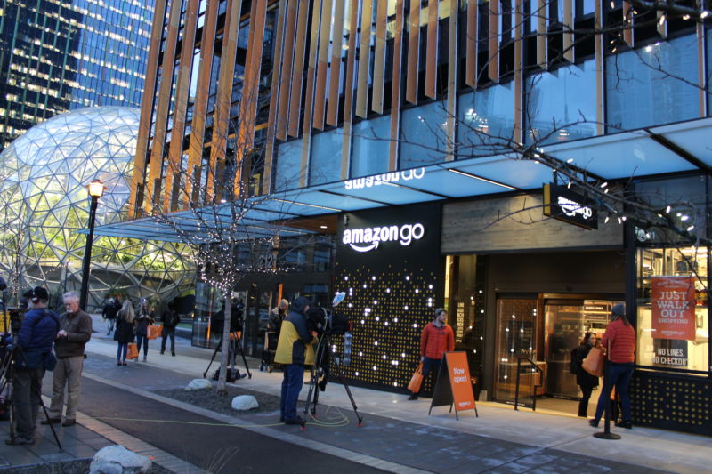 Amazon Go from the outside.
