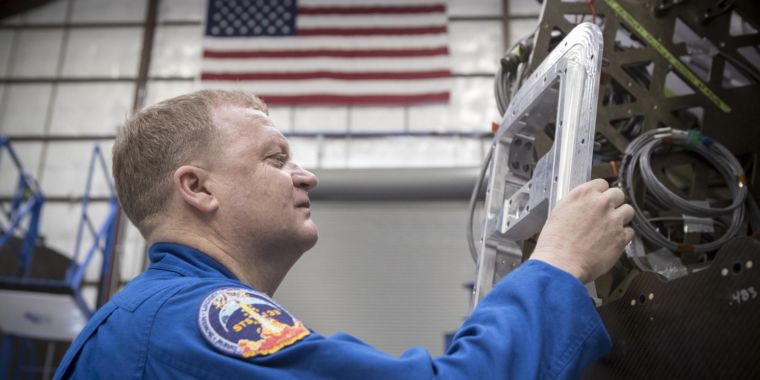 Boeing, SpaceX have razor-thin margins to fly crew missions in 2018