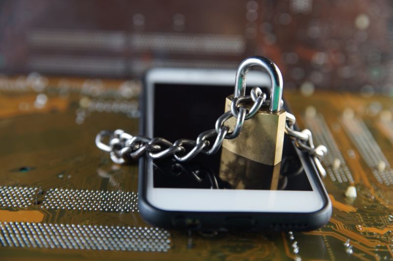 Image of a smartphone attached to a padlock.