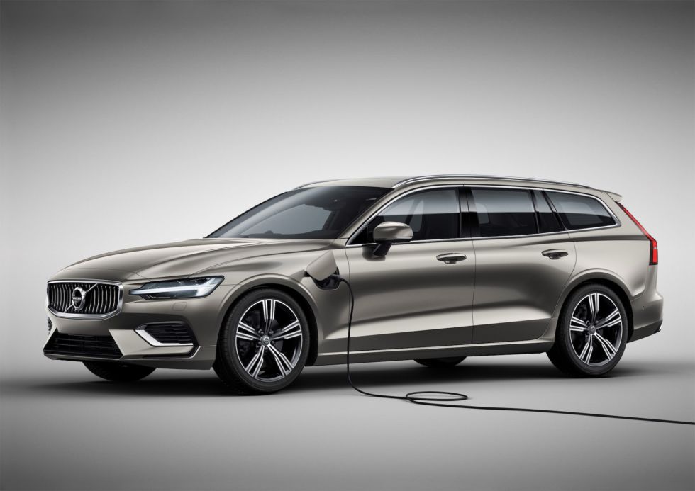 The V60 will have not one but two plug-in hybrid options, with a choice of either 340hp in the T6 or 390hp in the T8.