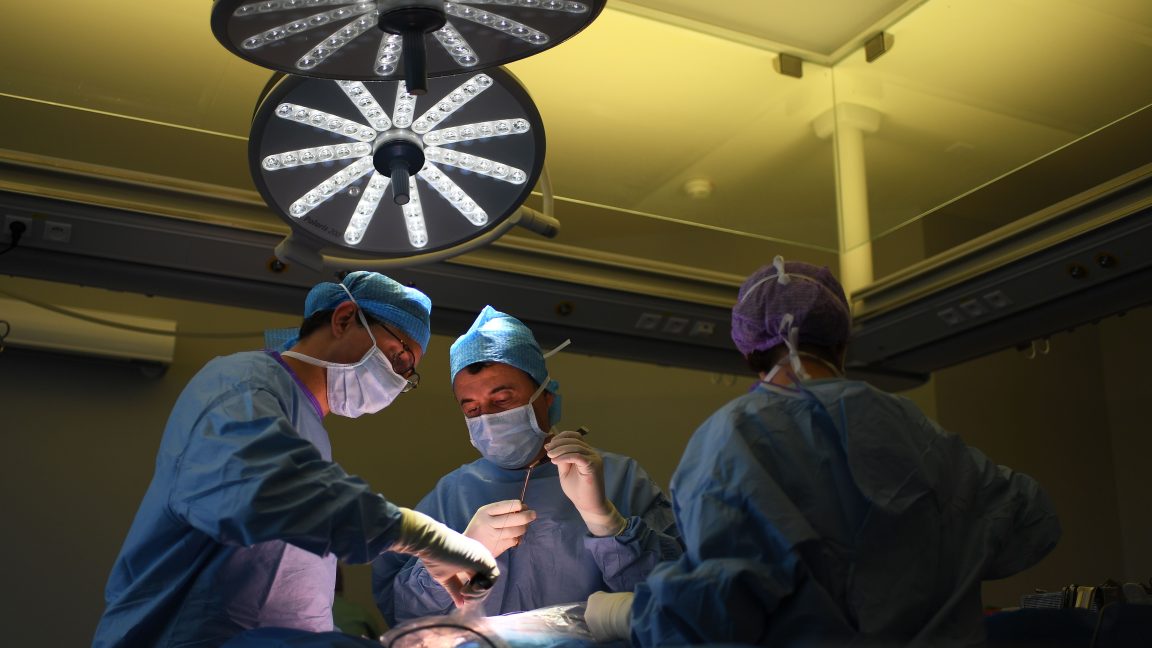 Florida surgeon charged with killing man after removing liver instead of spleen