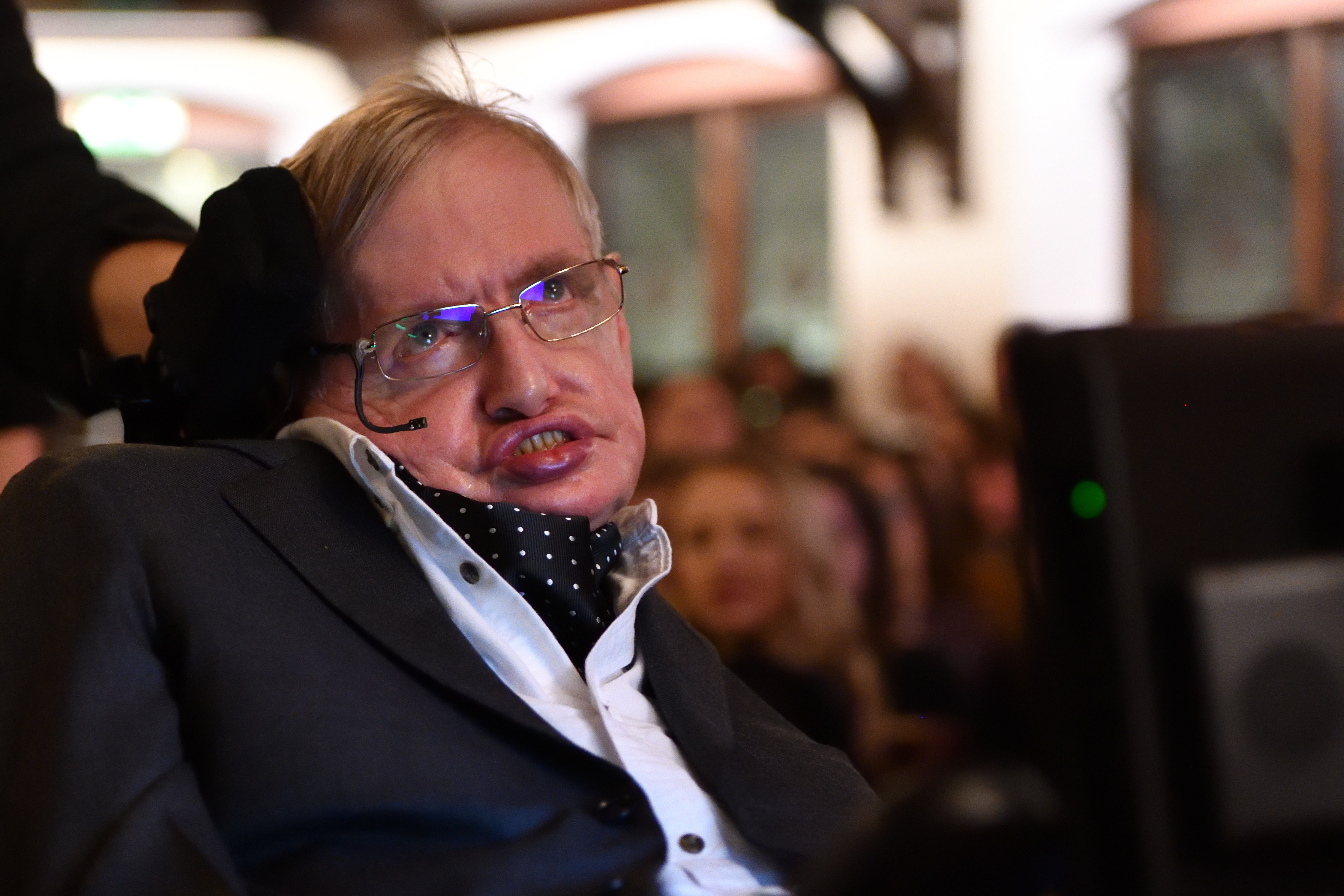 Stephen Hawking, legendary theoretical physicist, dies at 76 Ars Technica