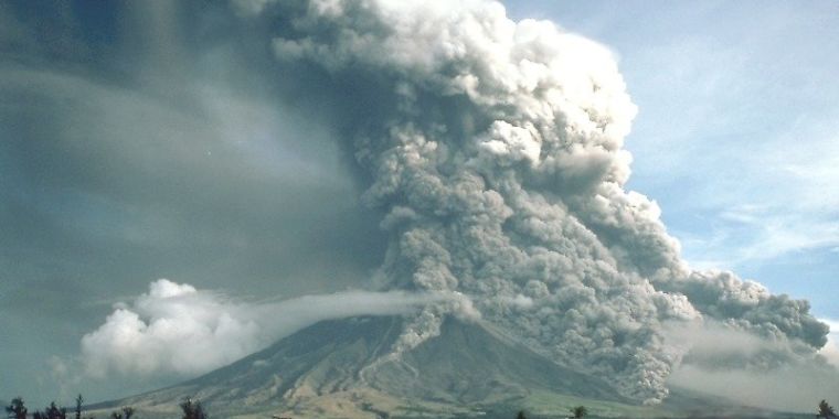 These early humans survived a supervolcano eruption 74,000 years ago ...