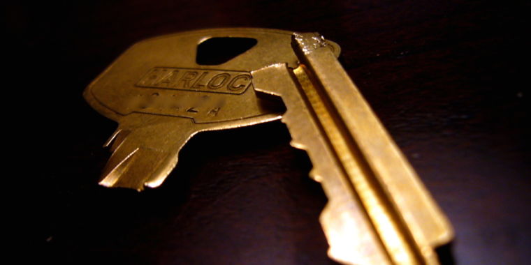 23,000 HTTPS certificates axed after CEO emails private keys