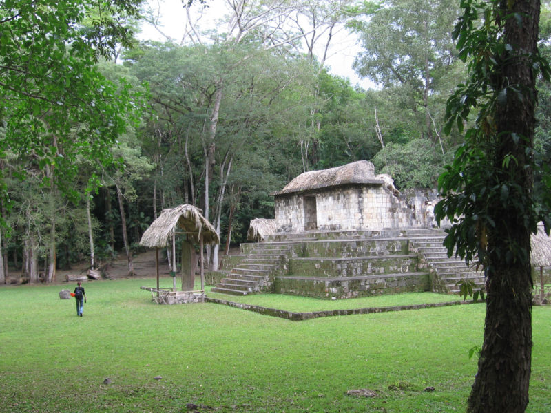 central-plaza-ceibal-credit-pnas-800x600