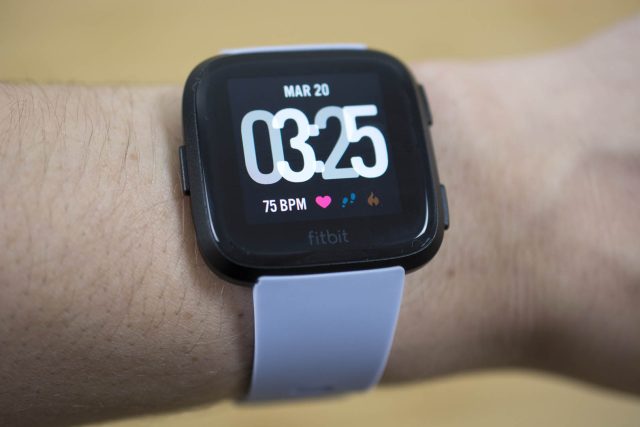 Fitbit versa bands sale hard to change