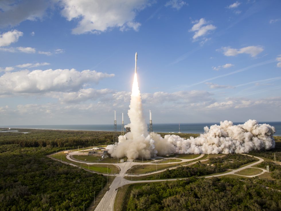 liftoff-atlas-v-goes-s_40522764882_o-980