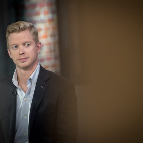 As Reddit stock falls, CEO questions value of Google's AI Overviews
