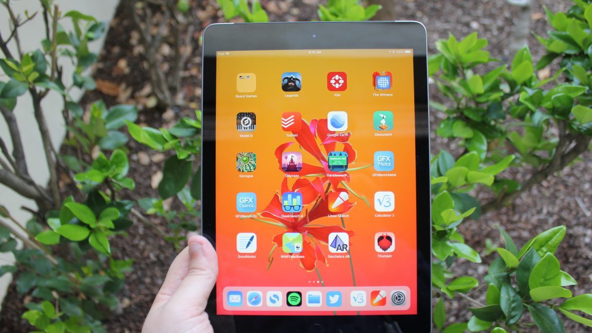Apple - iPad2018年モデル Amazon.com: Apple iPad with WiFi, 128GB, Gold (2018 Model