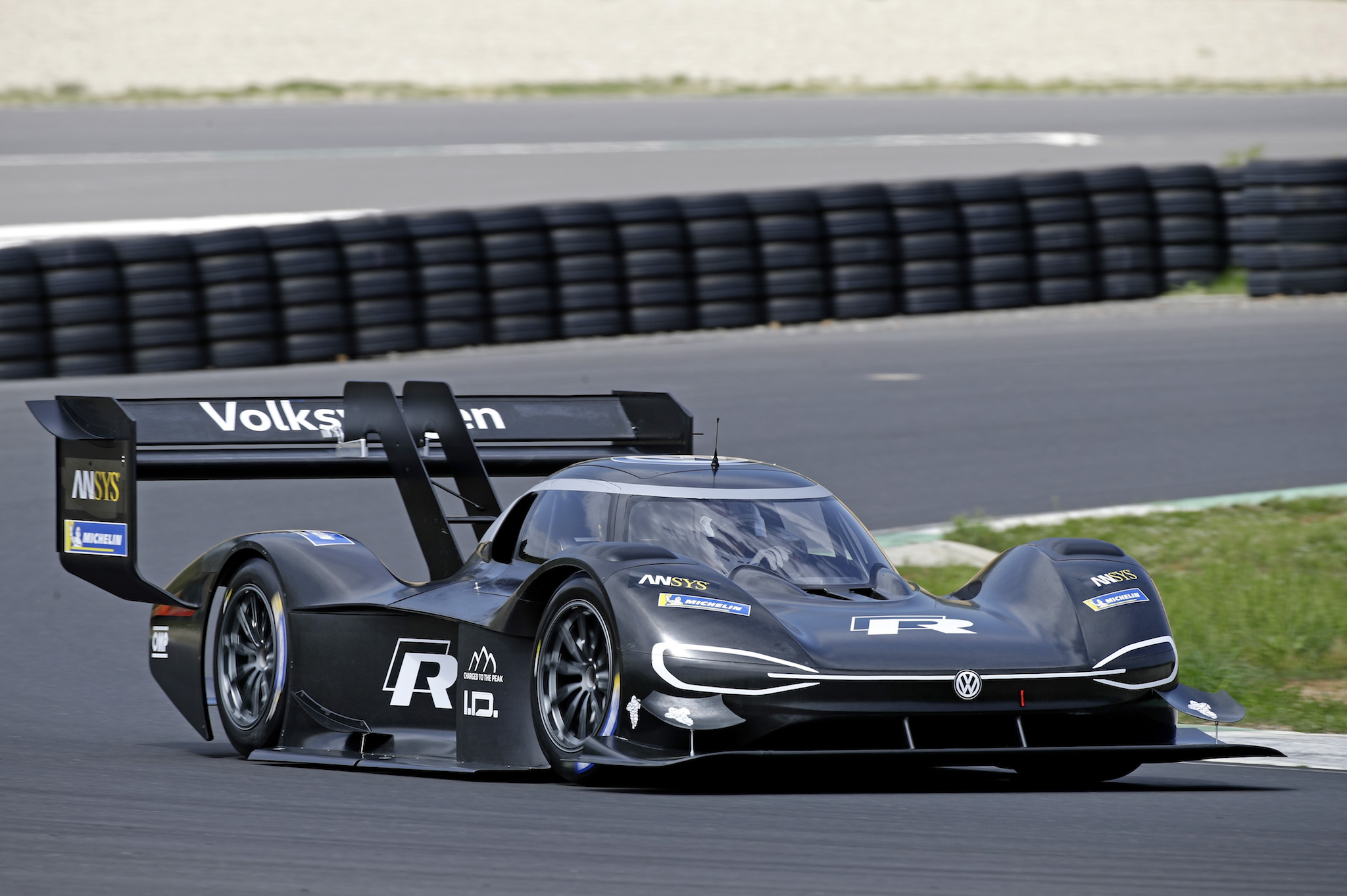 670 horsepower and 0-60 2.2 seconds: Volkswagen I.D. R Pikes Peak | Ars Technica